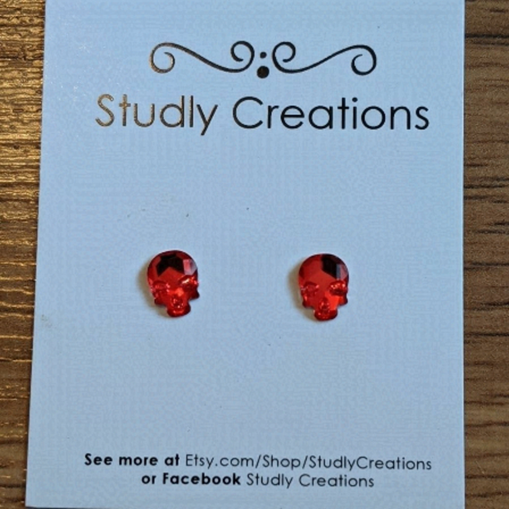 Studlycreations skull earrings red